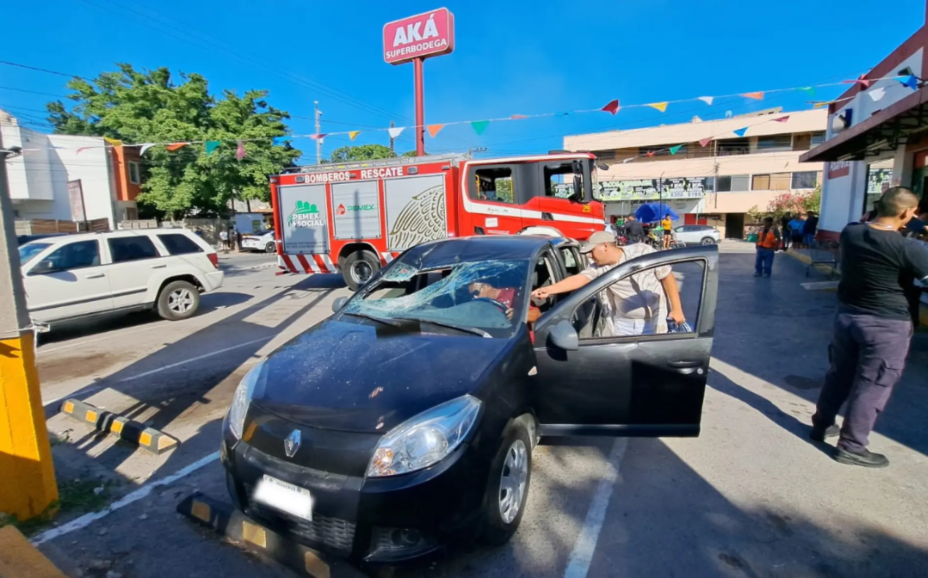 Cilindro de gas sale disparado contra auto y lesiona al conductor en Ciudad Madero (2)